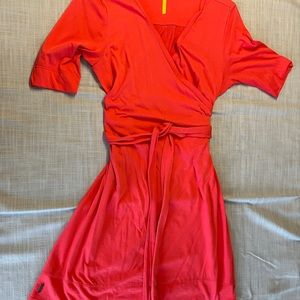 Robe cache-coeur lolë corail